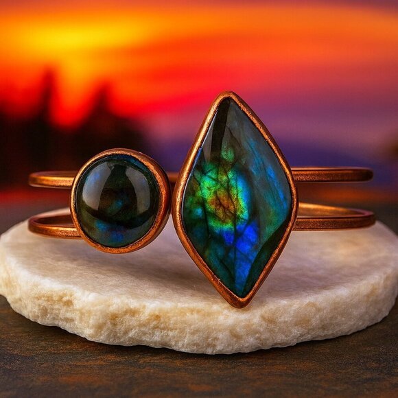 🆕️Vintage-Inspired Boho-Chic Labradorite Antique Bronze Copper Cuff Bracelet 🌿 - Picture 11 of 11